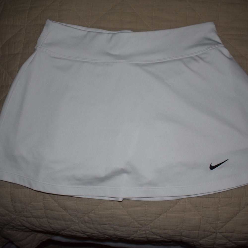 NIKE Dri-Fit White Tennis Skirt